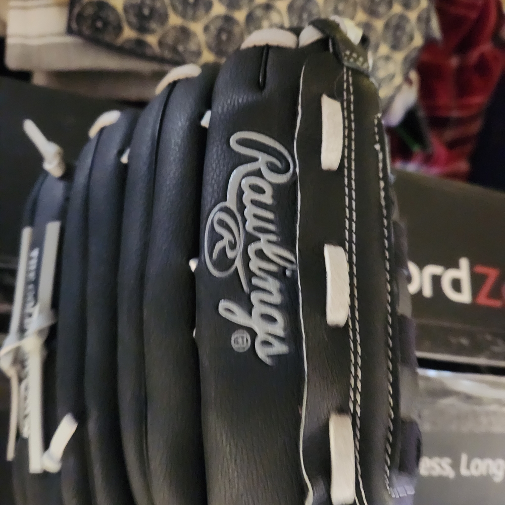 Rawlings Black and White Baseball Mit